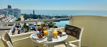 NEW LISTING. Superb apartment in Puerto de Estepona. Great Views to the Marina.