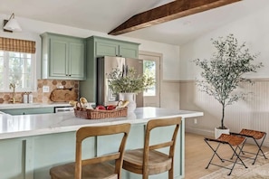 Fridge, microwave, oven, stovetop - Bijou • Romantic Sanctuary, Hot Tub in Boulders (Yucca Valley)