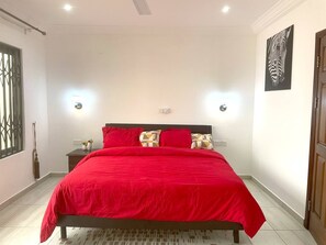 3 室のベッドルーム、デスク、アイロン / アイロン台、WiFi