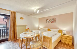 1 dormitorio, cuna de viaje, wifi gratis y ropa de cama