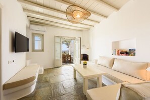Smart TV, fireplace, books, stereo - Thalatta Residence - Villa in Chrisi Akti, Paros (Paros)