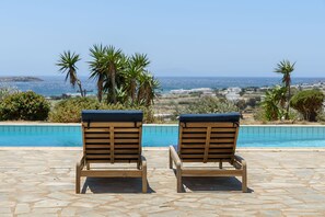 Pool - Thalatta Residence - Villa in Chrisi Akti, Paros (Paros)