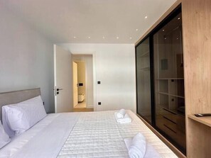 Room - BlueMotion - CruiseHub  (Piraeus)
