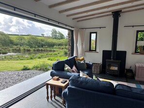 Smart TV, fireplace, books - Rewilded Barn Escape | Pond Views | Dog Friendly (Milford Haven)