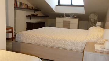 4 bedrooms, desk, iron/ironing board, travel cot