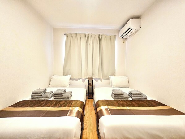 Basic Twin Room (201) | Hypo-allergenic bedding, desk, blackout drapes, iron/ironing board - Fuji Flat (Tokyo)