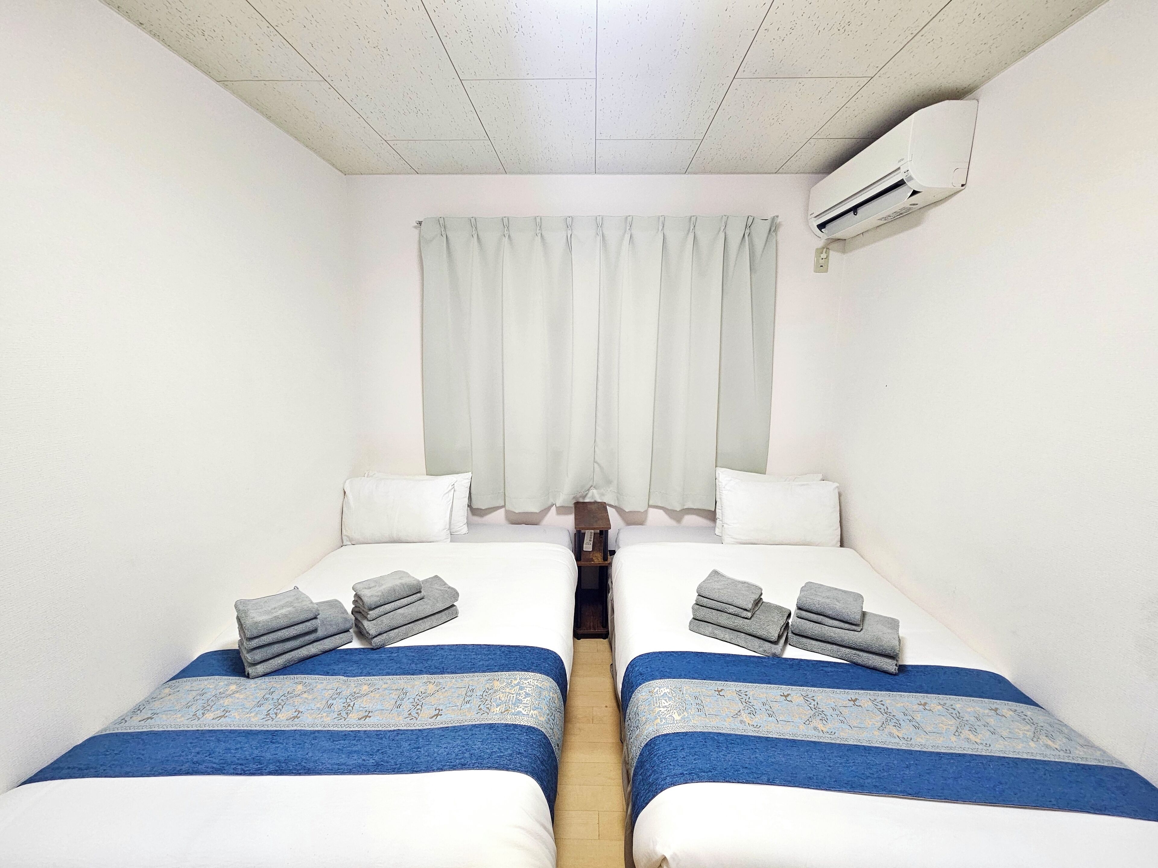 Allergiatestatut vuodevaatteet, työpöytä, pimennysverhot