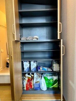 1 bedroom, hypo-allergenic bedding, desk, blackout curtains