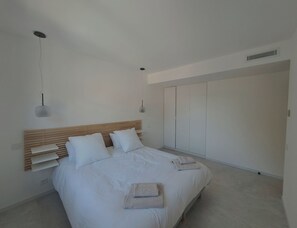 6 Schlafzimmer, Zimmersafe, Bügeleisen/Bügelbrett, Reisekinderbett