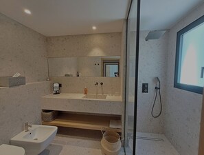 Doccia, asciugacapelli, bidet, asciugamani