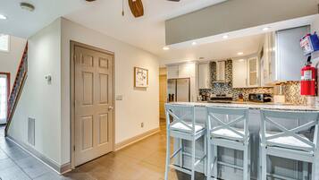 House (5 Bedrooms) | Interior