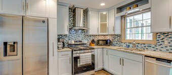 5 Mi to Lake Acworth: Georgia Gem w/ Private Patio