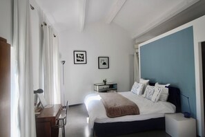 5 bedrooms, iron/ironing board, WiFi, bed sheets - Domaine au Coeur de la Drôme Provençale , Idéal en Familles ou Entre Amis (La Garde-Adhémar)