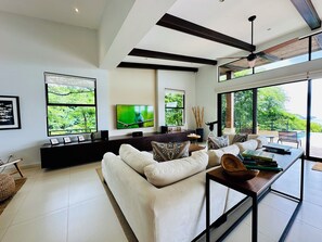 Smart-TV og DVD-spiller