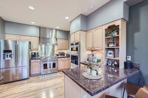Refrigerador, microondas, horno, placa de cocina