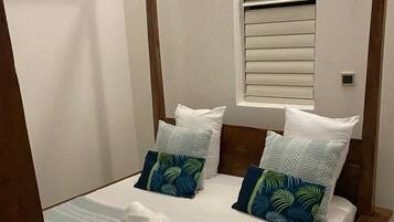 3 bedrooms, desk, iron/ironing board, free WiFi