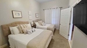 3 bedrooms, free WiFi, bed sheets, wheelchair access