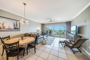 Smart TV - FREE Beach Service! Sterling Beach 204! Beachfront, Heated Pool, Grills&Golf! (Panama City Beach)