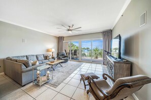 Smart TV - FREE Beach Service! Sterling Beach 204! Beachfront, Heated Pool, Grills&Golf! (Panama City Beach)