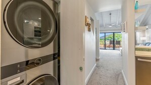 Condo, 2 phòng ngủ | Nội thất
