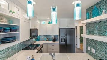 Condo, 2 Bedrooms | Private kitchen