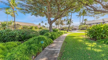 Condo, 2 Bedrooms | Property grounds