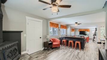 House, 4 Bedrooms | Private kitchen | Fridge, oven, coffee/tea maker, toaster