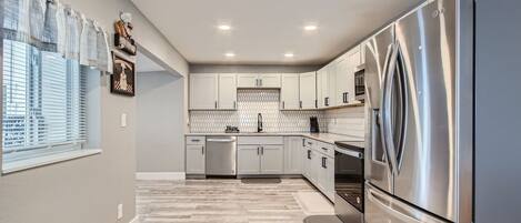 House, 4 Bedrooms | Private kitchen | Fridge, oven, coffee/tea maker, toaster