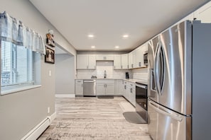 House, 4 Bedrooms | Private kitchen - Golden Gate Getaway 4 Bedroom Home by RedAwning (Black Hawk)