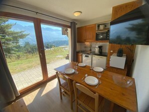 Kjøleskap, oppvaskmaskin og kaffetrakter/tekoker