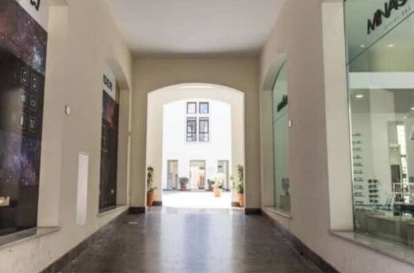 Interior - shell Maqueda, bright and quiet apartment in the heart of the city (Palermo)