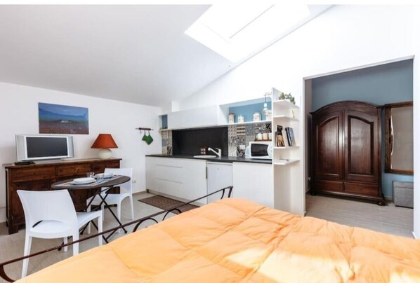 1 bedroom, free WiFi, bed sheets