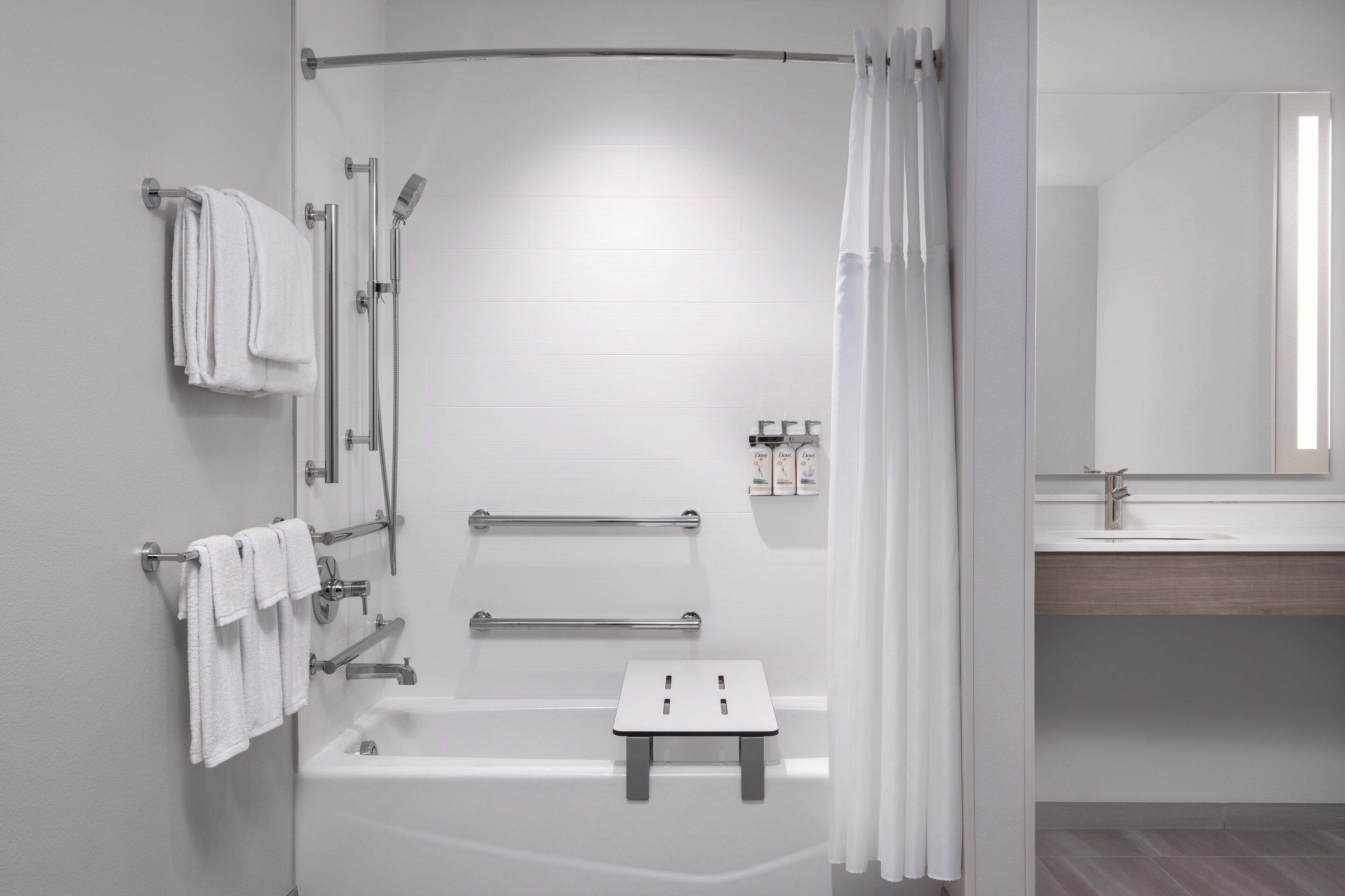 Articles de toilette écologiques, sèche-cheveux, serviettes fournies