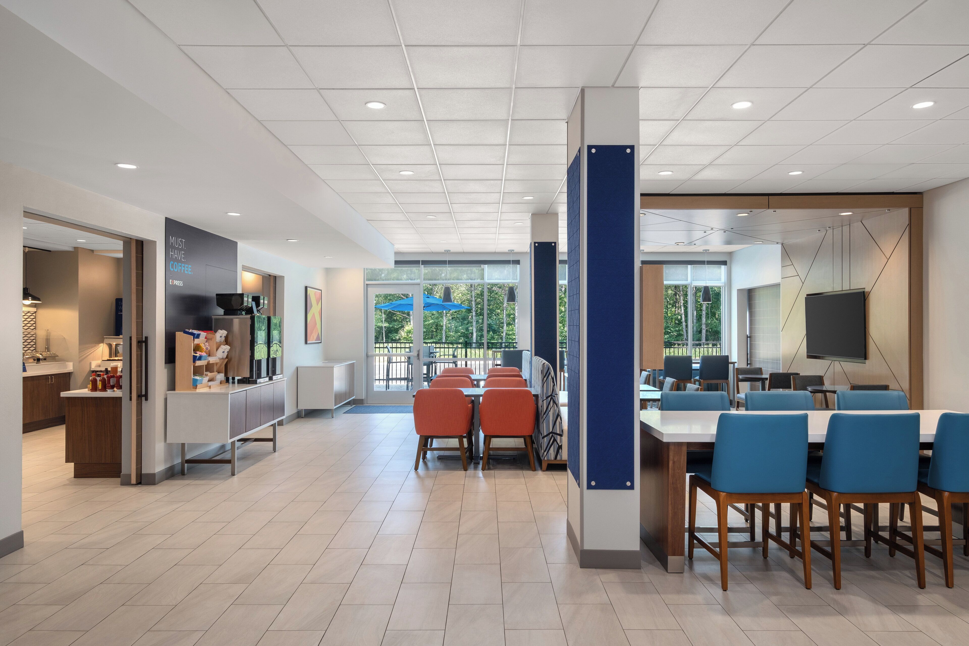 Free daily continental breakfast 