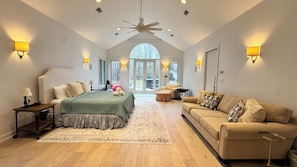 4 bedrooms, iron/ironing board, free WiFi, bed sheets