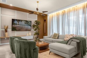 TV, video games - DLuxx NEW Avatar-Tron- Princess Themed Rooms 1220 (Clermont)