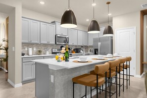 Fridge, microwave, oven, stovetop - DLuxx NEW Avatar-Tron- Princess Themed Rooms 1220 (Clermont)