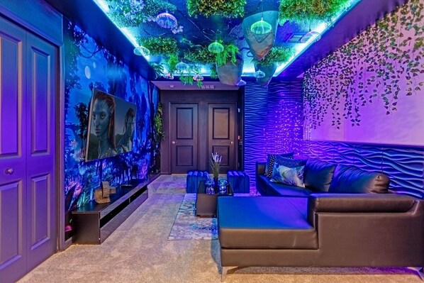 Interior - DLuxx NEW Avatar-Tron- Princess Themed Rooms 1220 (Clermont)