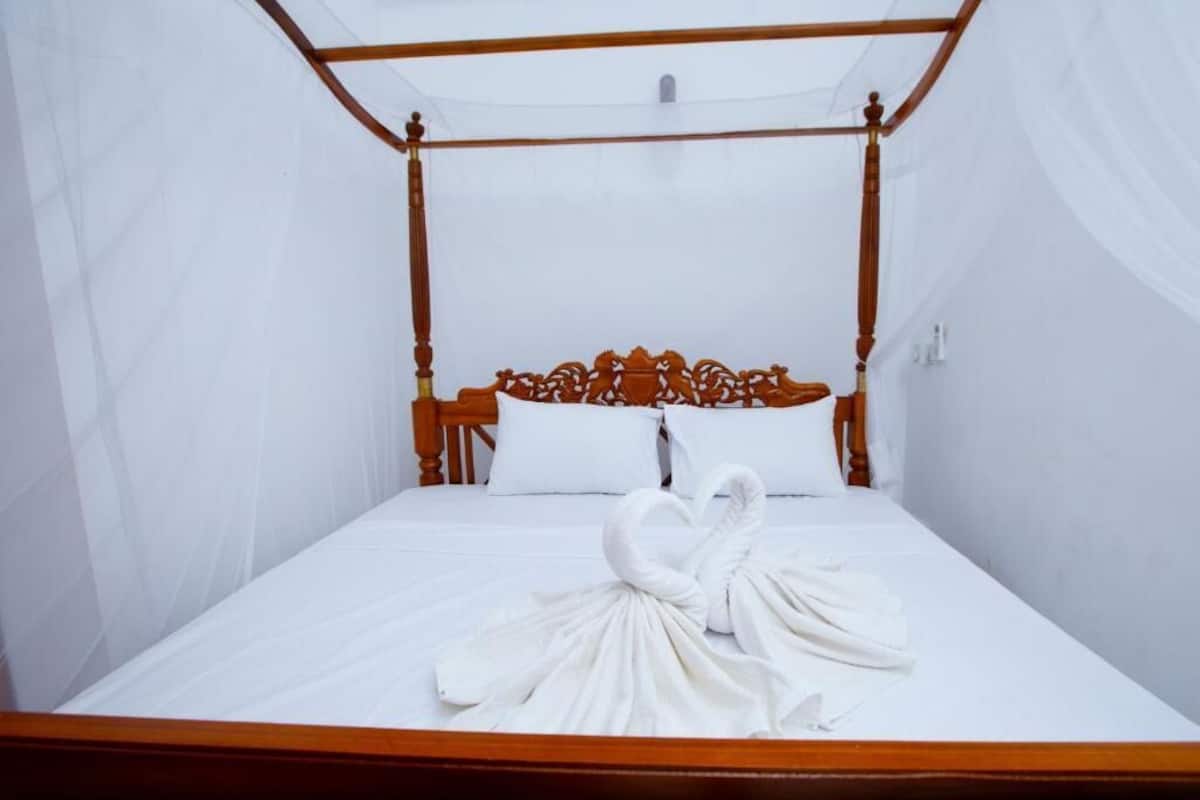 Double Room, Balcony, City View | Desk, blackout curtains, free WiFi