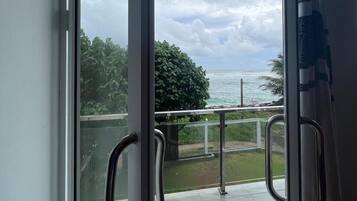 Desk, blackout curtains, free WiFi