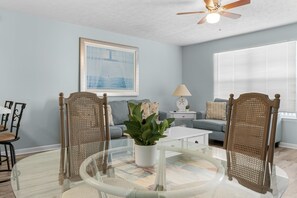 Interior - Wendwood 1 bedroom plus bonus twin and sleeper. Perfect for small families (Panama City Beach)