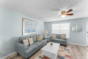 Smart TV - Wendwood 1 bedroom plus bonus twin and sleeper. Perfect for small families (Panama City Beach)