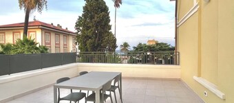 Apartment in Art Nouveau villa completely renovated waterfront center
