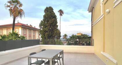Apartment in Art Nouveau villa completely renovated waterfront center