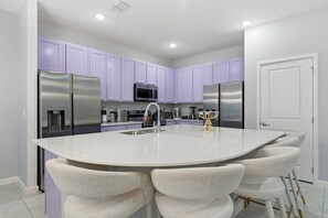 Microwave, dishwasher, high chair - Amazing Home 08 Bedrooms At Bella Vida Resort (Kissimmee)