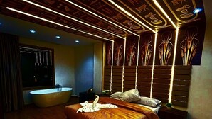 Superior Suite | Desk, soundproofing, WiFi (free), bed sheets - Pyramids sun temple view Inn (Giza)