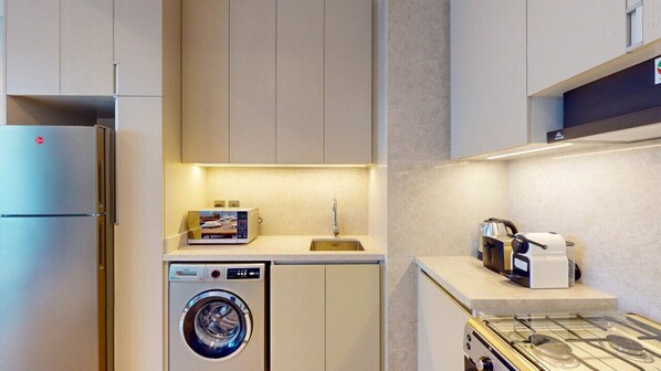 Fridge, microwave, oven, stovetop