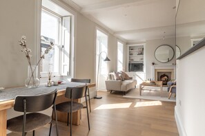 Dining - Hitchmans Mews - Stunning 2BD in Central Chipping Norton (Chipping Norton)