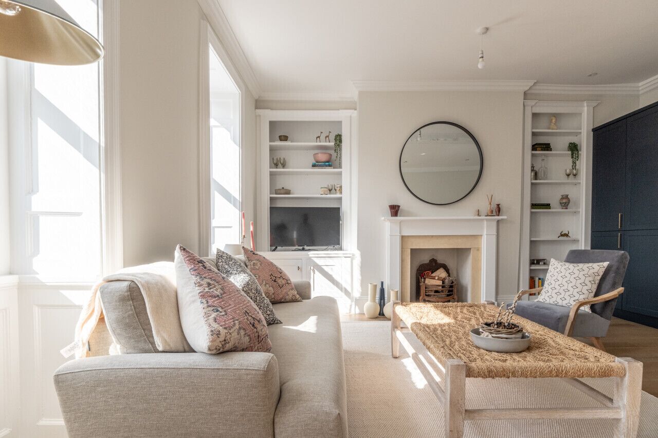 Smart TV, fireplace, books