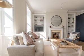 Smart TV, fireplace, books - Hitchmans Mews - Stunning 2BD in Central Chipping Norton (Chipping Norton)